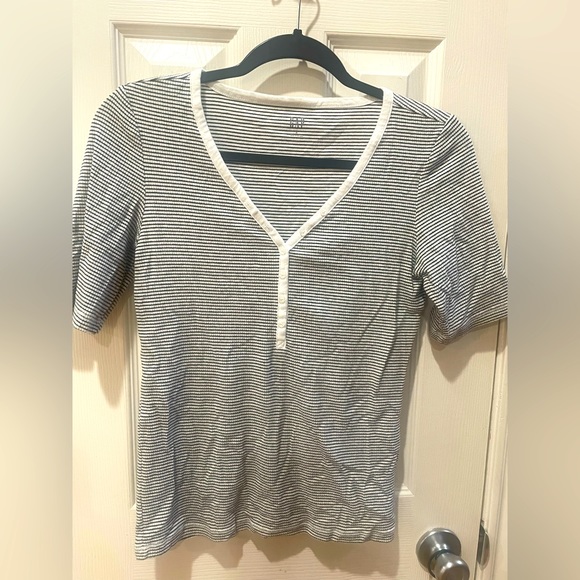 GAP Stripe Ribbed Henley Shirt Top M- V NECK black/white stripe 96% cotton 4% sp - Picture 1 of 7